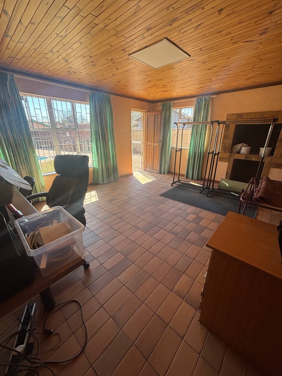 4 Bedroom Property for Sale in Postmasburg Northern Cape